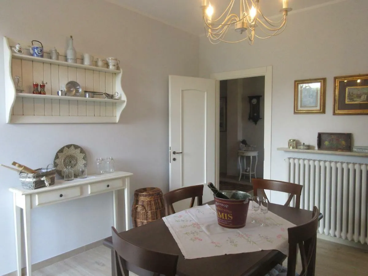 Le Bricolle Villa Viggiù 0*,  Italië